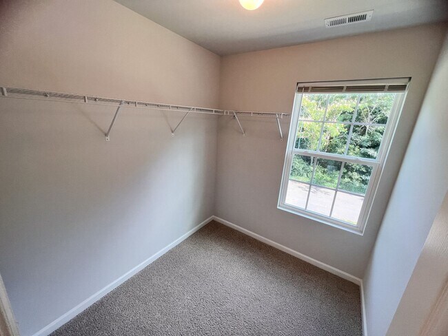 Building Photo - Gorgeous 3 bedroom, 2 1/2 bathroom two-story home in Winston Salem