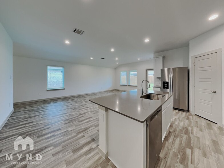 Building Photo - 7815 Cattleman Vly Dr