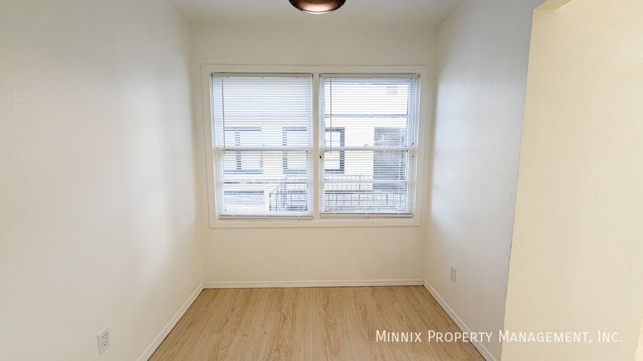 Building Photo - 5005 Avenue W