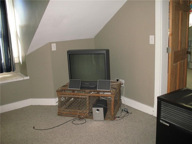 Building Photo - 15 Webster St