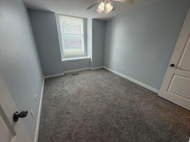 Building Photo - Unique 3BR/2.5BA Southwest Columbia Rental – Near Rock Bridge High!