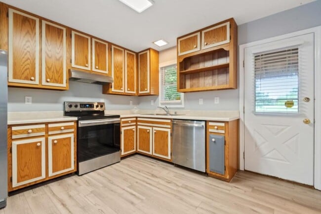 Building Photo - 648 Golfview Dr