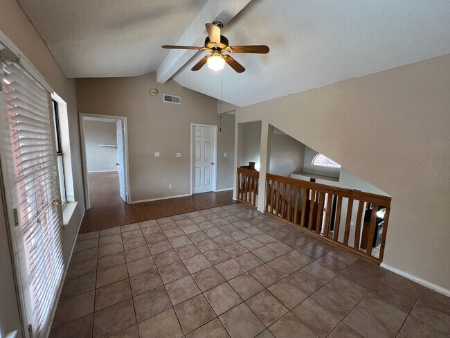 Building Photo - Incredible 4 bedroom, 2 1/2 bath home in East El Paso!!
