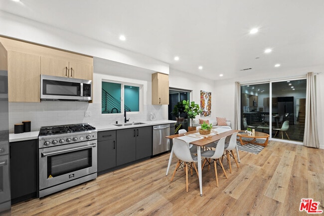 Building Photo - 807 N Cherokee Ave