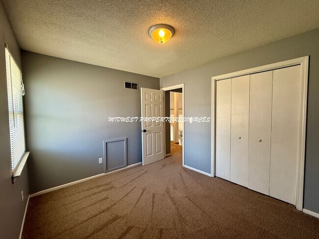 Building Photo - Charming 2bd 1.5 bath Duplex w/ Garage for Lease