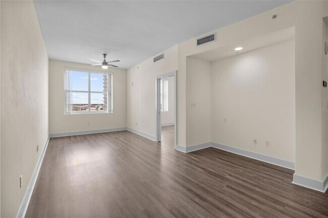 Building Photo - 1208 E Kennedy Blvd