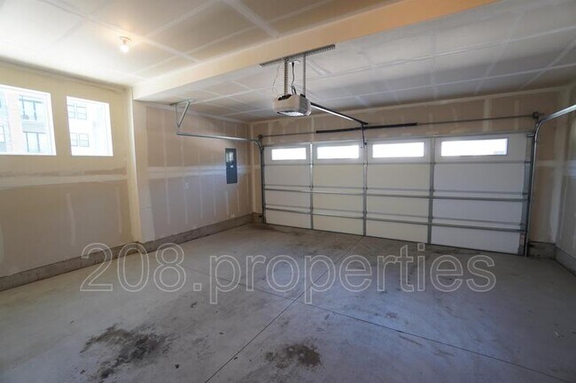 Building Photo - 3045 S Honeycomb Way