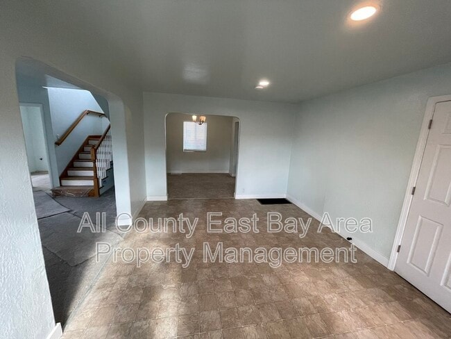Building Photo - 5335 Bancroft Ave