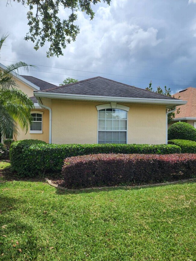Building Photo - ***TWO WEEKS FREE*** Spacious 3 bed 2 bath Home for rent!