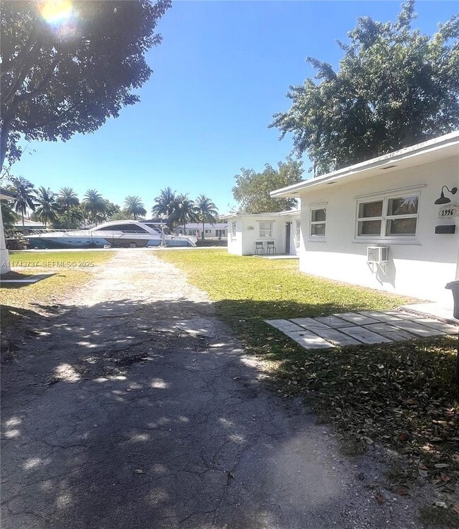 Building Photo - 1998 NE 135th St