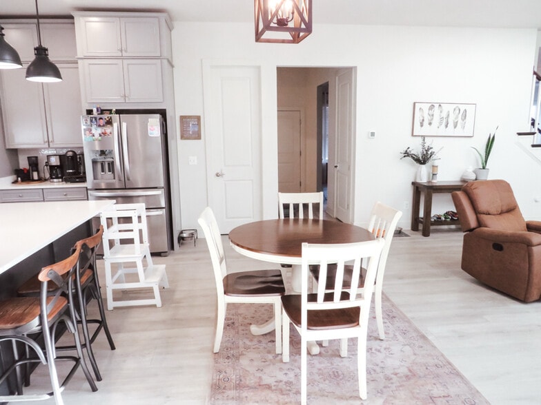 Building Photo - 24353 White Elm Pl