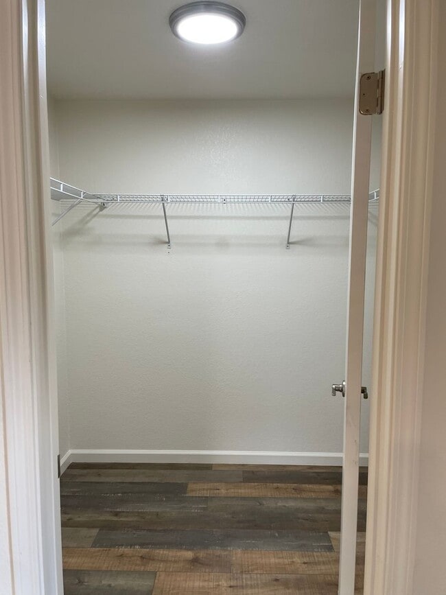 Building Photo - REMODELED DUPLEX CLOSE TO DOWNTOWN IN S. N...
