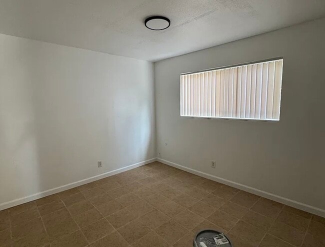 Building Photo - 3065 E Weldon Ave