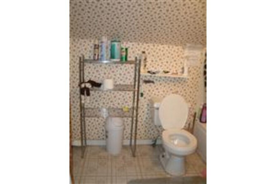 Building Photo - 221 N Ashley St