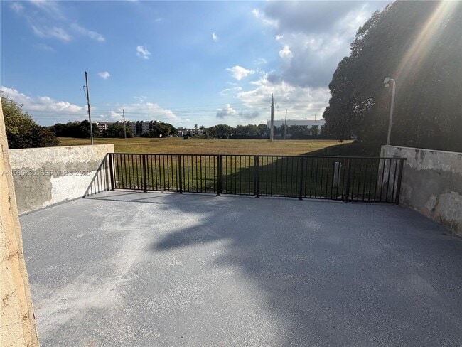 Building Photo - 9175 Fontainebleau Blvd