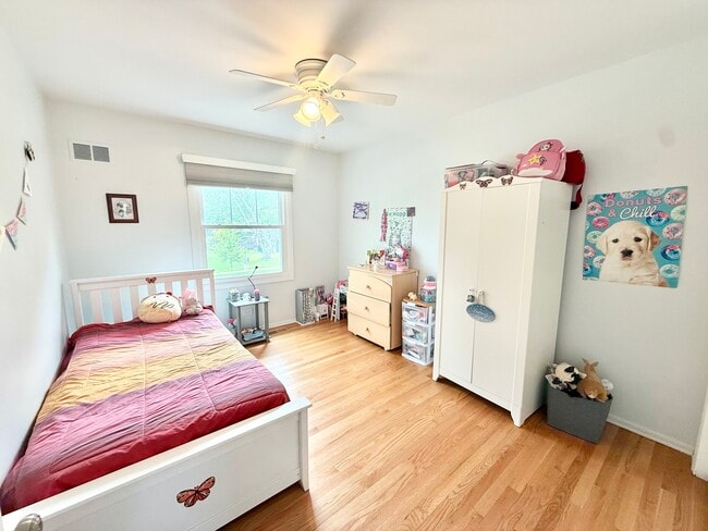 Building Photo - 1046 Crestfield Ave