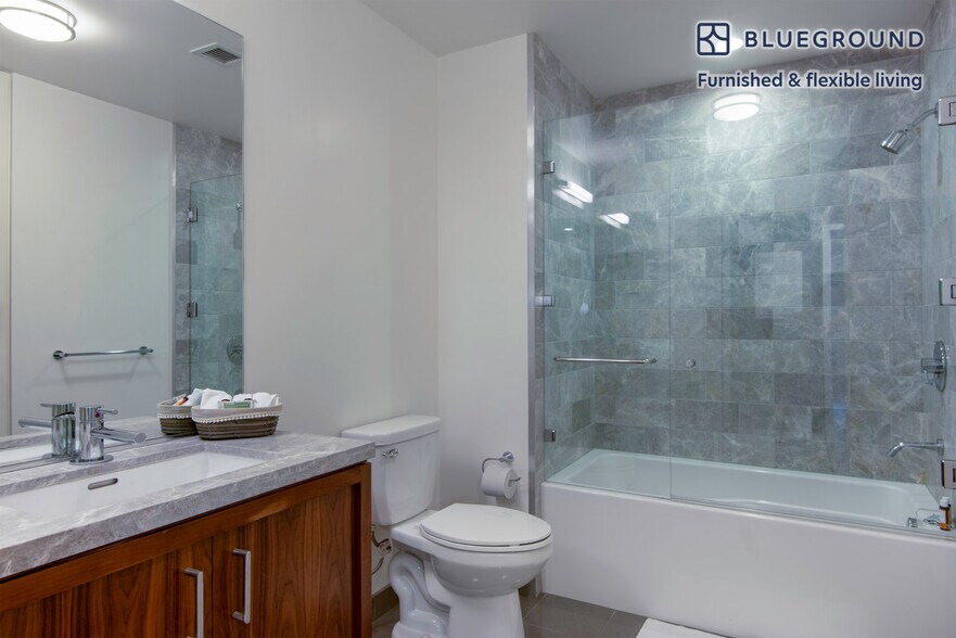 Building Photo - 225 S Grand Ave