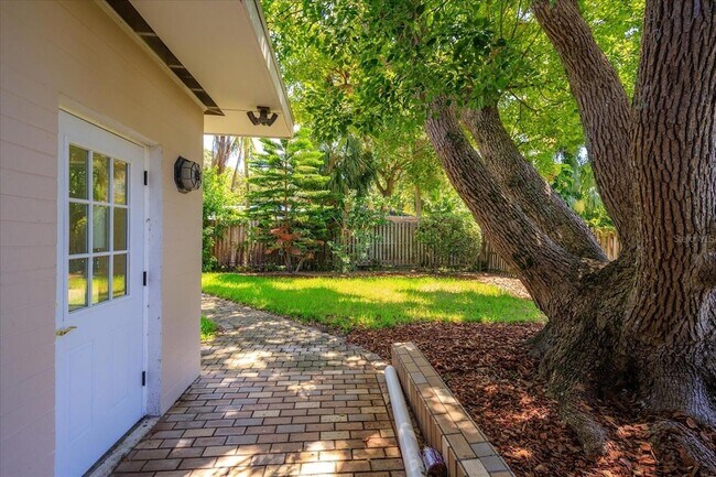 Building Photo - 105 John Anderson Dr