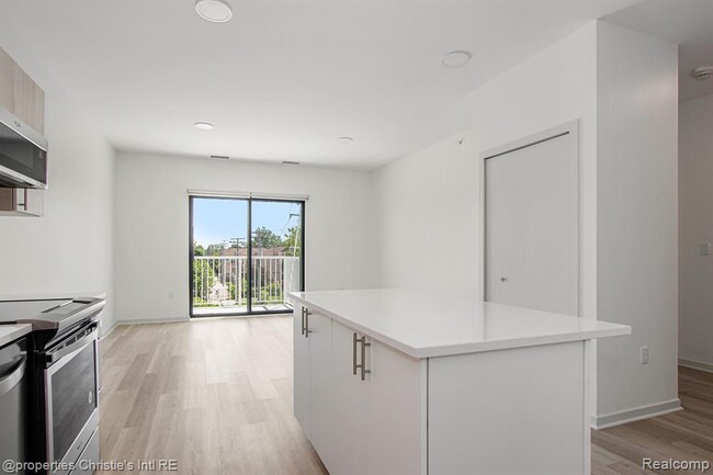 Building Photo - 7410 Kercheval Ave