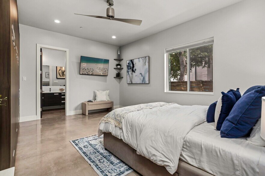 Building Photo - 326 Clay