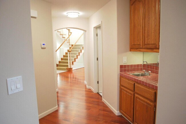 Building Photo - Updated Detached Home in Gated Fleur Du Mo...
