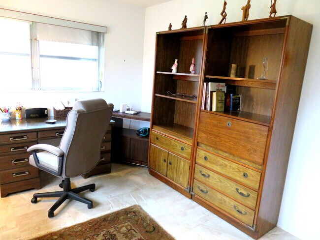 Building Photo - 5780 Fernley Dr W