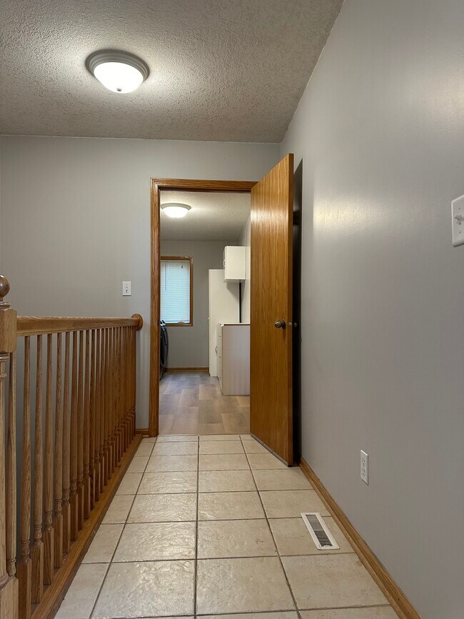 Building Photo - 6287 Fairway Dr NW