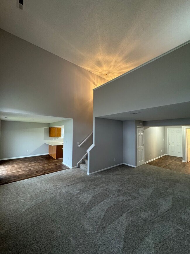 Building Photo - Avon - 3 BR home with loft