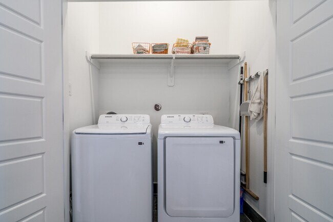 Building Photo - 8324 Springwood Cyn Ln