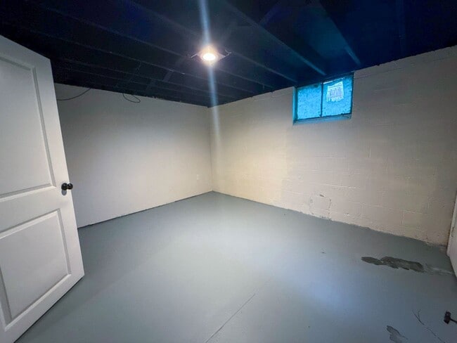 Building Photo - Move-In Ready 2BR Home w/ Refinished Hardwood Floors + Bonus Room Basement!