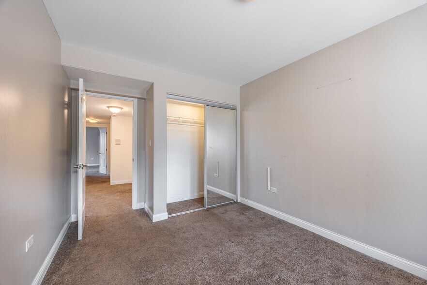 Building Photo - 3444 W Schubert Ave