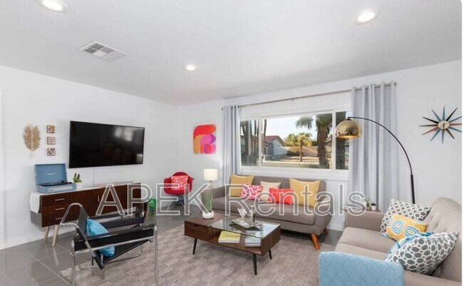 Building Photo - 2241 E Finley Rd