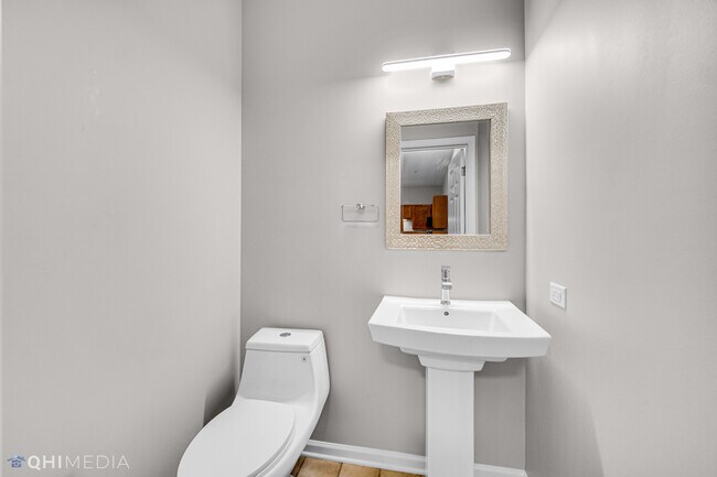 Building Photo - 2047 Ivy Ridge Dr