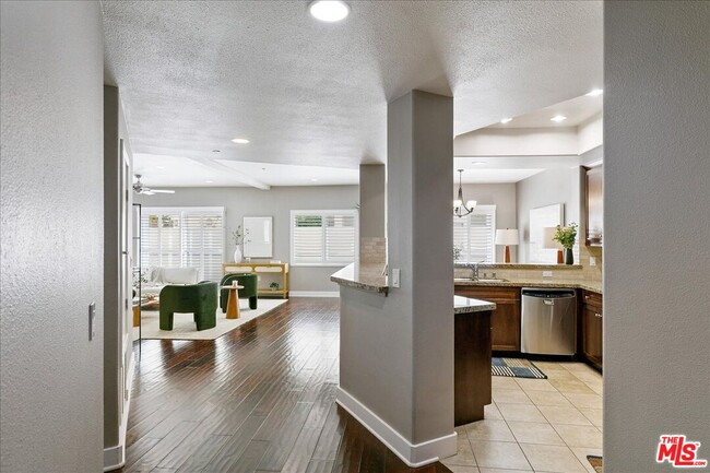 Building Photo - 11115 Acama St