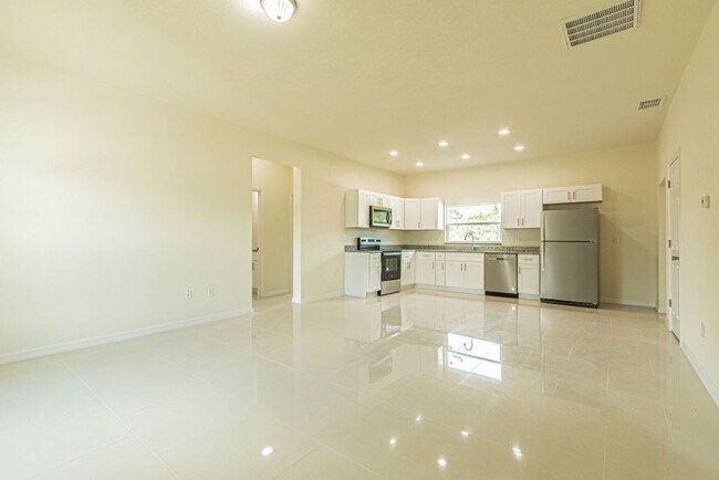 Building Photo - 3BR/2BA Home with 1-Car Garage in Prime SW Lehigh Acres – Brand New Construction