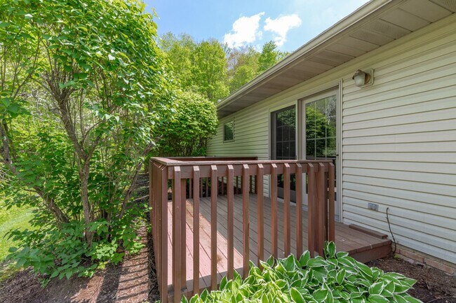 Building Photo - 151-163 E Jones