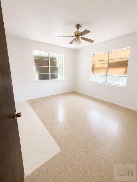 Building Photo - 138 Midway Dr