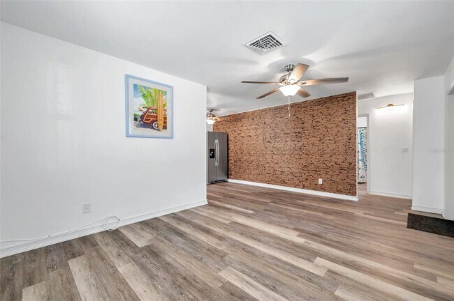 Building Photo - 5900 Cypress St N
