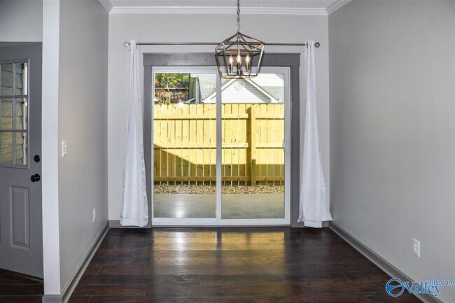 Building Photo - 101 Bridle Trce Ln
