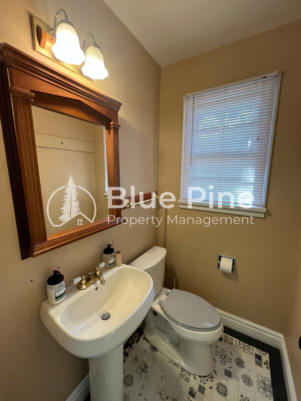 Building Photo - 175 W 17th St