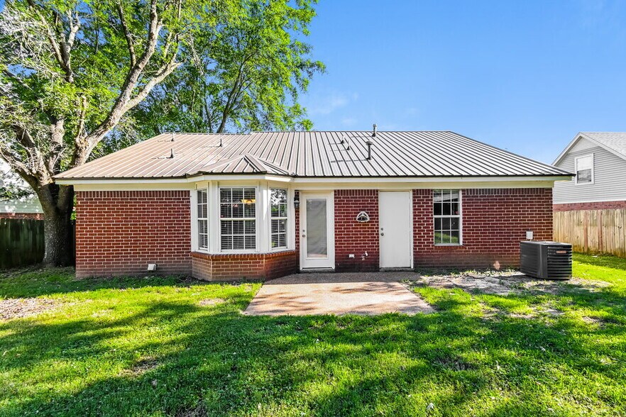 Building Photo - 6205 Liberty Estates Dr