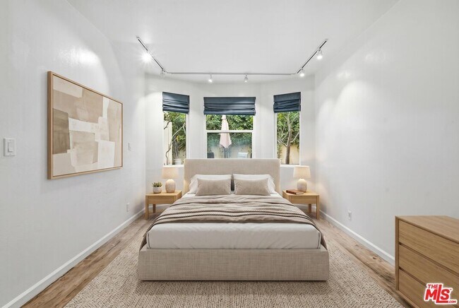 Building Photo - 1557 S Beverly Glen Blvd