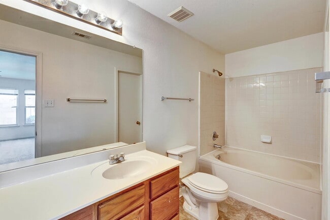 Building Photo - 5204 Bahan Dr