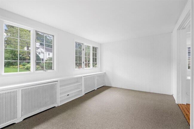 Building Photo - 32 Stuyvesant Ave