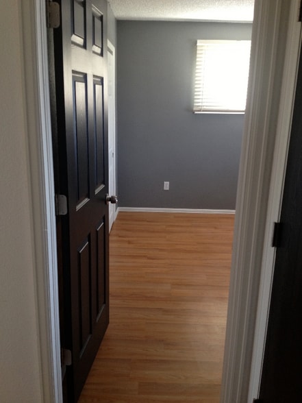 Building Photo - 2241 W Hillside Ave