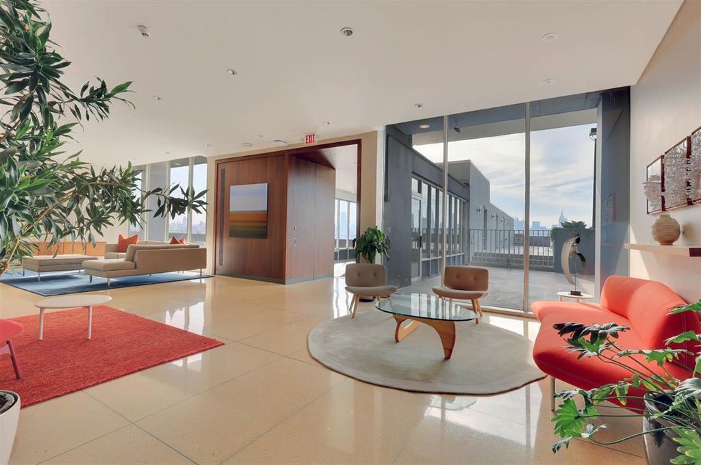 Building Photo - 6050 Boulevard E