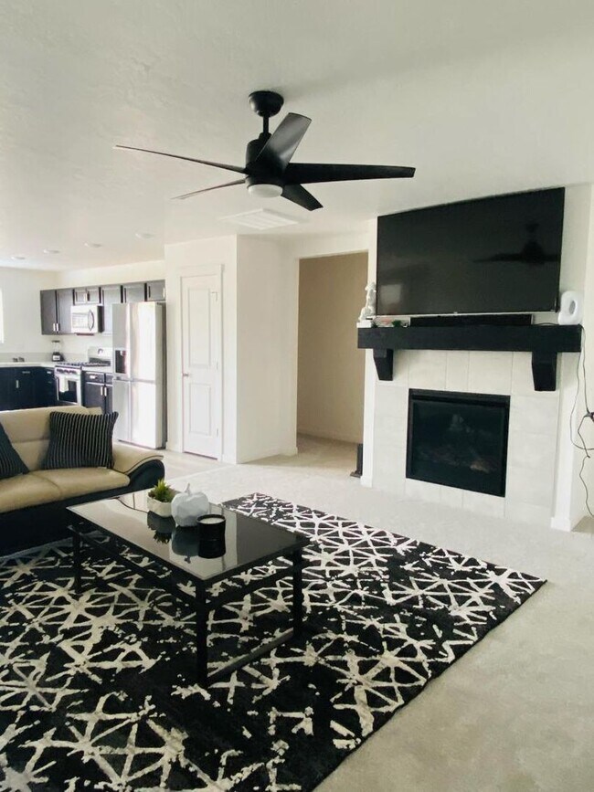Building Photo - Half Off First Months Rent!- Unfurnished H...
