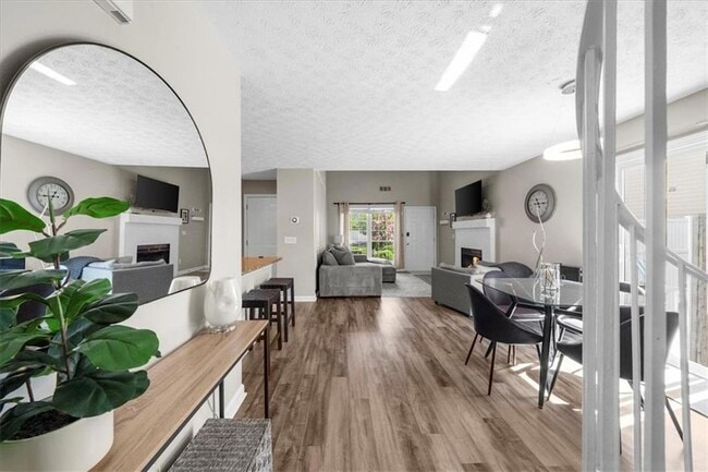 Building Photo - 820 Camelon Ct