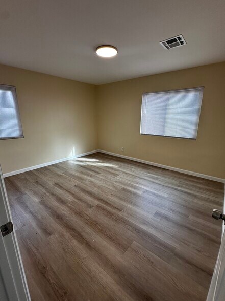 Building Photo - 2132 W 104th St