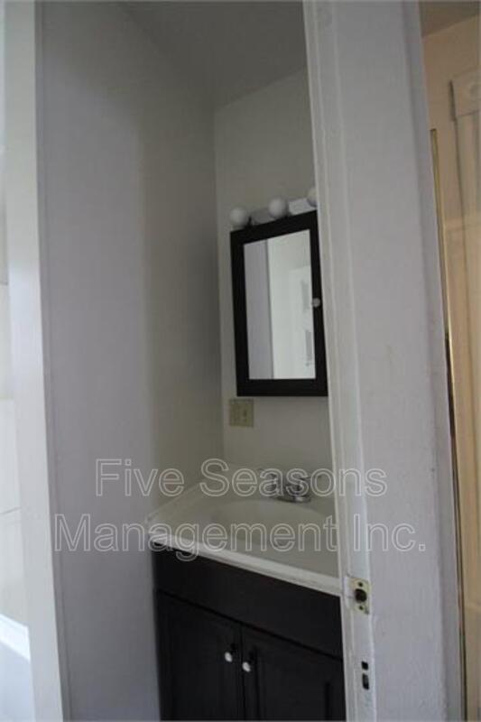 Building Photo - 39 Buell St